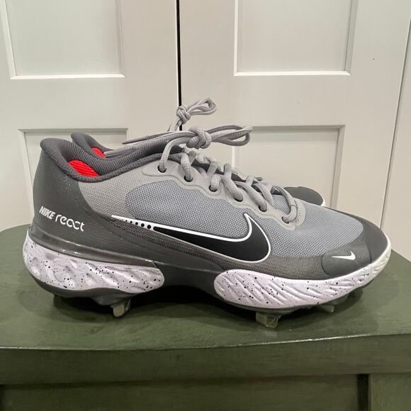 Athletic_Shoes